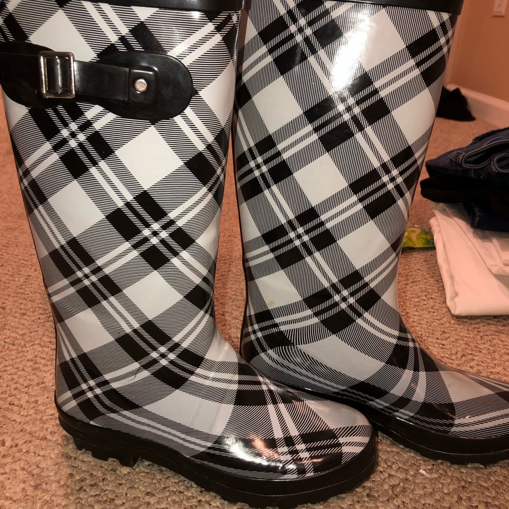 Sz. 8 Rainboots only worn once !